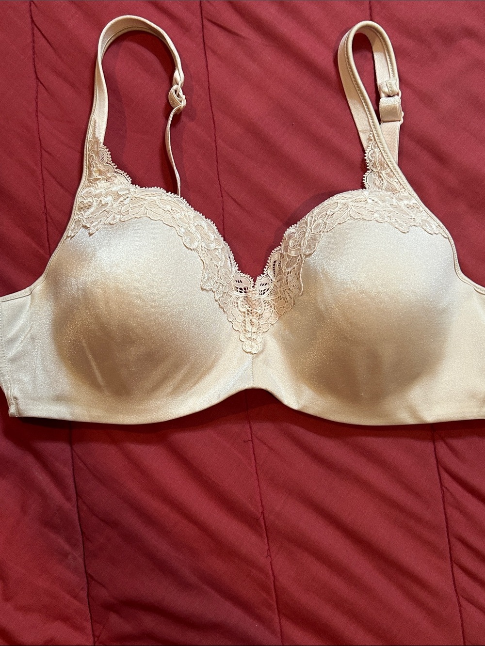 Playtex 40C - Lace-Trim Molded Underwire Bra in Cream